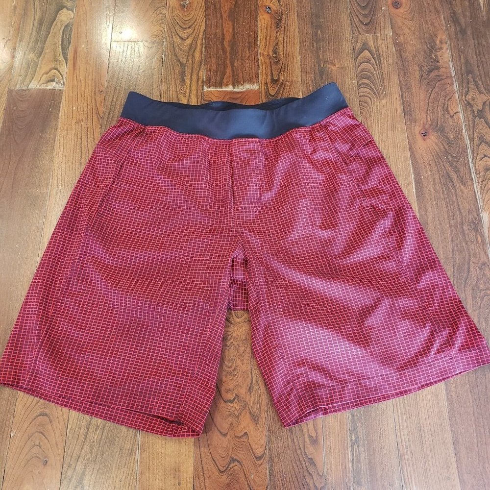 Lululemon Classic 10'' Red Black Men's Unlined Core Short Size Large Excellent
